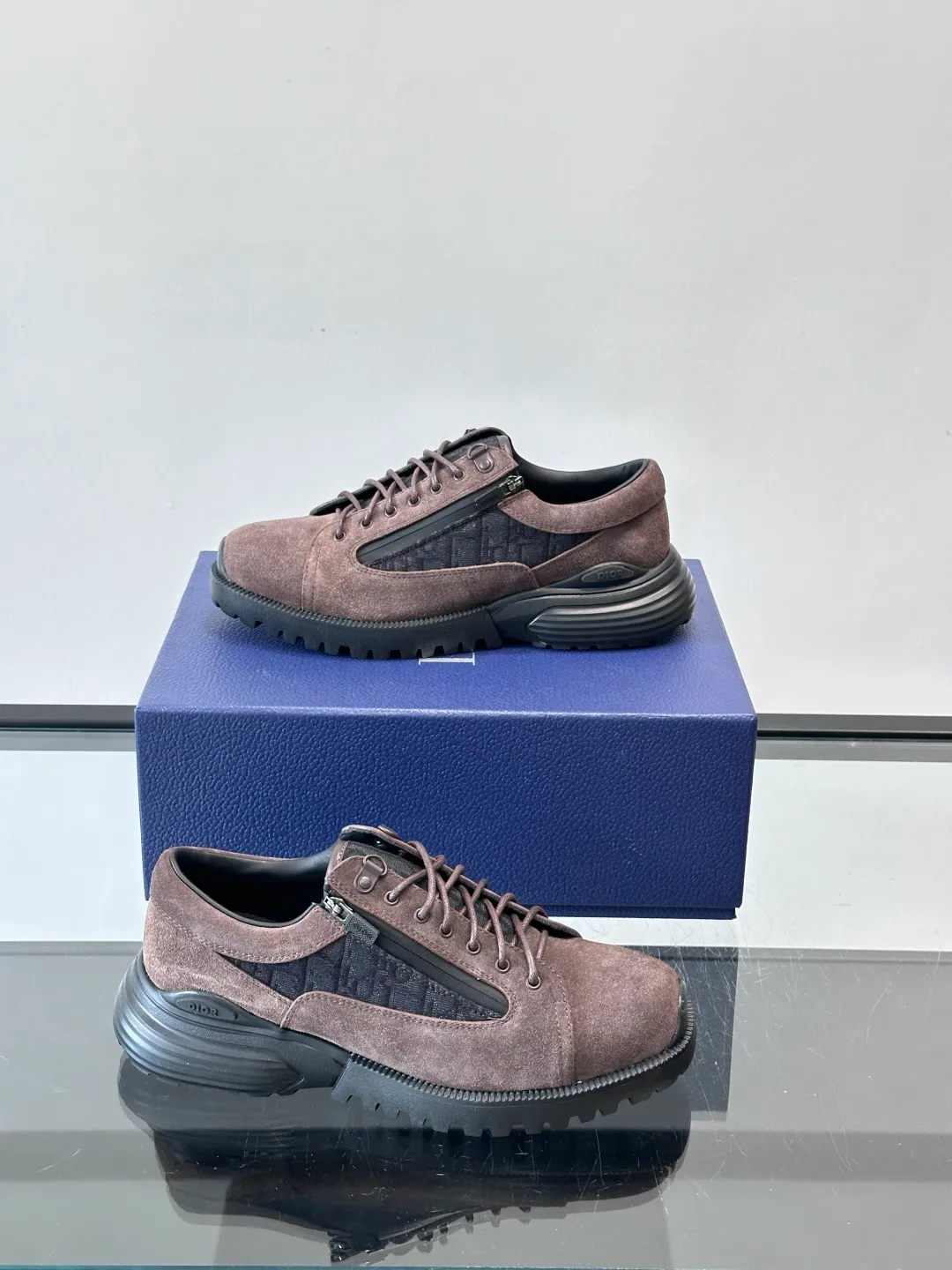 Men's shoes 💰p560 "Dio＊" Combat Derby Shoes Dior Combat Derby Shoes, black calfskin + Dior Oblique embroidery, highly recognizable. Shoelaces + technical zippers make it easy to put on and take off. The EVA hybrid soles are light and comfortable, with a sense of sportiness and fashion. They are great for daily wear or sports. They are the perfect combination of high fashion and functionality. size: 39-44 (38.45 customized)